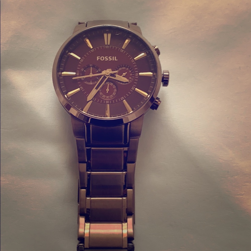 Sleek men’s watch-bronze metal